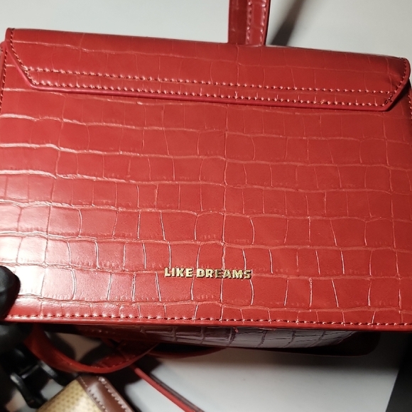 Like Dreams Like New Croc Texture Crossbody Bag with Chain Handle And Long Strap - Picture 4 of 8